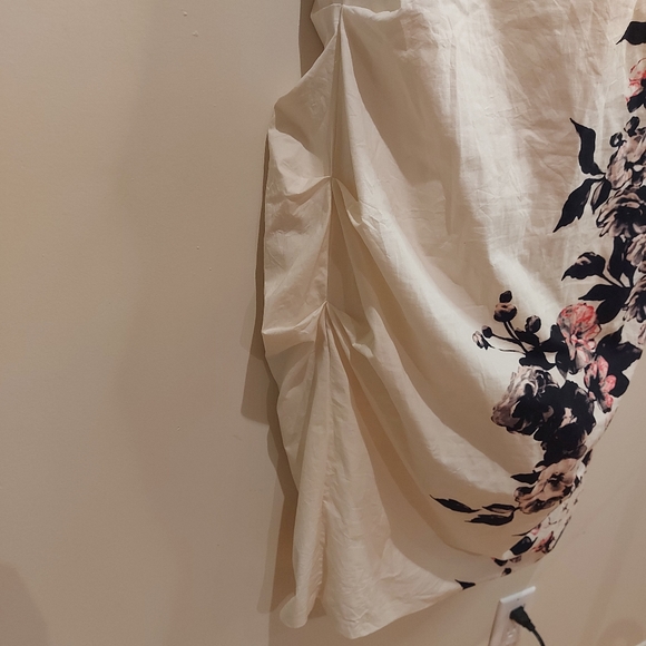 ❣️Ladies Le Chateau Ruched floral dress size XXL (#695) - Picture 6 of 14